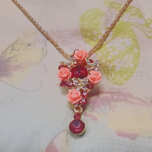 Betsey Johnson Jewelry - 2 for 30!!!!!  Gorgeous Betsey Johnson necklace